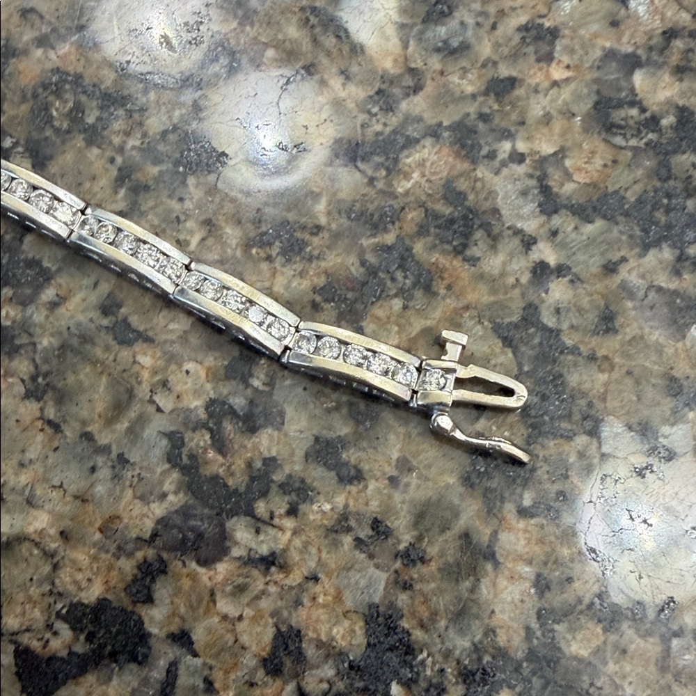 Elegant 14 Karat White Gold 3.00 Carat Diamond Bracelet! - Picture 6 of 7